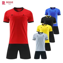 Jersey de futebol de árbitros profissionais de homens adultos definir uniforme de futebol de manga curta camisa de juiz de três bolsos Chegada 231227