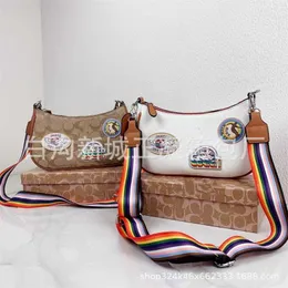 22% KORTING Designer tas Trendy Nieuw Regenboogembleem Onderarm Klassieke minimalistische stijl Crossbodytas met enkele schouder voor dames