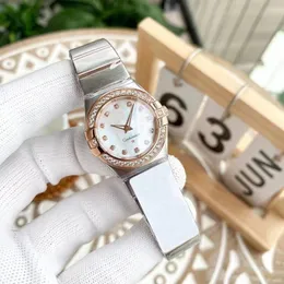 Ome 28mm Nuovi punti Orologi da uomo di lusso Orologio al quarzo Orologio di alta qualità del designer di marca superiore Cintura in acciaio inossidabile Accessori moda da donna Regali di festa