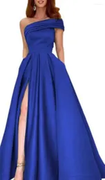 Casual Dresses Skrivande grönt sexigt Lady Party Long Floor Blue Slit Grown One Shoulder Satin Prom Evening Maxi Dress for Women Purple