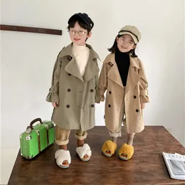 Frühlings -Herbst -Kinder Modebrench Coat 2 7 Jahre Jungen und Mädchen Big Turn Down Kragen Lange Windbreaker Kinder Außenbekleidung 231227