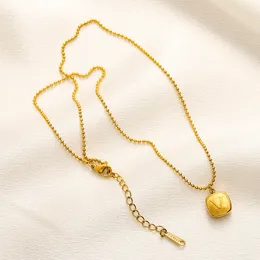 Mai sbiadito placcato oro marchio di lusso designer pendenti collane tondo in acciaio inossidabile lettera girocollo collana pendente perline catena accessori gioielli regali 2477