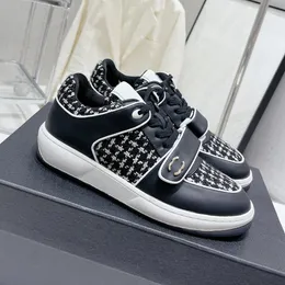 Designer de moda sapatos de canal de luxo tênis preto branco panda sapatos casuais muffin sola grossa baixa plataforma sapatos retalhos sapato de lazer fantasia terno tênis