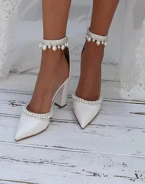 Białe jedwabne satynowe buty ślubne spiczaste palce eleganckie perły błyszczące kryształy koraliki Pumpy Chunky wysokie obcasowe buty ślubne CL03332950800