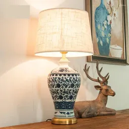 Lampy stołowe ceramiczna lampa cała miedziana nowoczesna chińska niebieska i biała porcelanowa antyczna śliwka el sypialnia sypialnia nocna