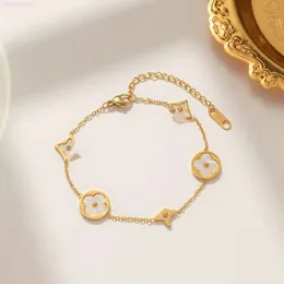 23SS Bracciale in oro braccialetti di lusso braccialetto di design da donna lettera rosa verde piccolo fiore argento piatto d'oro braccialetto di fascino intarsiato regalo di gioielli da donna in cristallo
