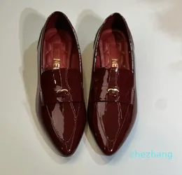 Luxury Leather Designer Women Dress Shoes French Brand Fashion Flat Bottomed Pointed Red Loafers Casual Shoes dyra dubbla bokstav Bröllopsskor Formella skor