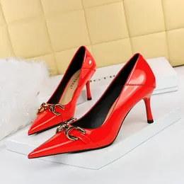 Designer Women High Heel Shoes 7cm 10,5 cm tunna klackar svart naken patentläderkvinna pumpar storlek 34-43