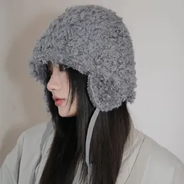 Gorros de pelúcia japoneses inverno grosso proteção de orelha balde chapéu feminino temperamento resistente ao frio versátil cinta quente bombardeiro chapéu 231228