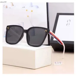 Designer GU YN Co Branded Big Sunglass Marca Homens Mulheres Óculos Polarizados Moda Verão UV Prova Channel Sunglasses