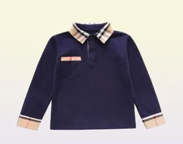 格子縞のTシャツ2020 INS NEW BOY KIDS LESTELEVE LATTICES SPLICINGターンダウン格子縞の襟高品質の綿の子供秋エレガントT 4901585