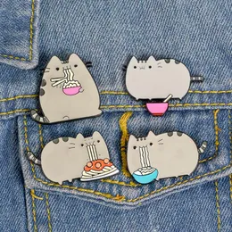 Creativo Cartoon Animal Cat Eating Noodle Smalto Spilla Distintivo in lega Camicia Borsa Spille Accessori Gioielli da donna Regali per gli amici BJ