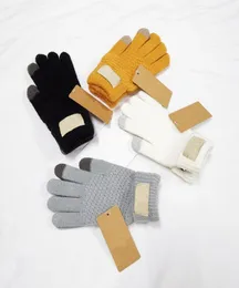 Guantes de punto de color sólido Diseñadores para hombres Mujeres Pantalla táctil Guante Moda de invierno Teléfono inteligente móvil Cinco dedos Mittens6129482