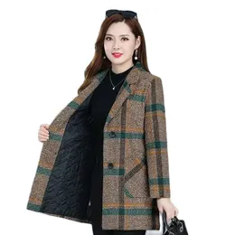 Autumn And Winter Coat Fleece Woolen Coat Women's Mid-Elderly Mothers Wear Cotton Trench Coat Female Plaid Outwear Female 231228