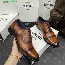 BERLUTI Sapatos sociais masculinos de couro Oxfords Burlut Novos galet masculinos de couro de bezerro feitos à mão Sapatos Oxford coloridos Moda Cavalheiro Vestido de negócios Sapatos de couro HBL7