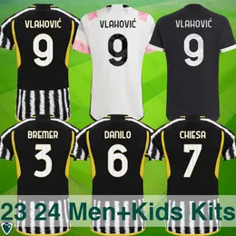 23 24 Juve Zebra Soccer Jerseys -Vlahovic, Bremer, Danilo, Chiesa Editions.Premium för fans - Hem, borta, tredje satser, barnkollektion. Olika storlekar Anpassningsnamn, nummer