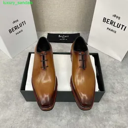 Berluti 남자 드레스 신발 가죽 옥스포드 신발 Berlut의 새로운 남자 베네치아 송아지 가죽 가죽 브러시 옥스포드 신발 스크 리트 패턴 신사의 공식 가죽 신발 hb8k