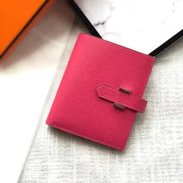Berömd designer med Metal Letter Wallet, ett måste för kvinnor som shoppar, dejtar och reser. Solid Color New Fashion Retro Business Folding Change Card Card Bag