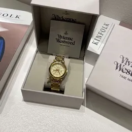 La designer Viviane Westwoods orologi Empress Dowager Classic Saturn Gold Key piccolo orologio in oro al quarzo Orologio2024