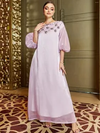 Etniska kläder Mellanöstern Dubai Saudiarabien Lätt Purple Shiny Silk Handgjorda sömda diamantbubbla ärmar marockanska Abaya Islamisk klänning