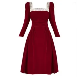 Vestidos Casuais 100.00kg Exportação Oversize Roupas Femininas Amazon Moda Estilo Quadrado Colar Nupcial Retro Vestido Vermelho Slim Olhando