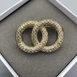 Broches de créateur de mode 18 bijoux en diamant plaqué or unisexe broches de luxe de haute qualité avec Box226c