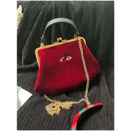 Designer Viviane Westwoods Bag Viviennewestwood Autumnwinter New Dinner Fashion Saturn Embroidered Velvet Clip Bag West Empress Dowager Mouth Gold Dumpling Bowl