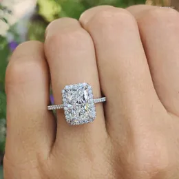 Clusterringe 2024 Langquadratischer Kubikzirkonkristallring für Frauen Luxus Engagement Hochzeit Accessoires Mode -Vertragsschmuck