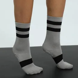 Socken verdicken warme Männer Frauen hohe lange Socken plüschhaltiger Festraum Yogo Socken Frau Frauen elastische Bodensocke Slipper für Fitnessstudio