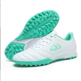 Profesyonel Erkekler Futbol Ayakkabı Yetişkin Futbol Spor Ayakkabıları Kapalı Yeni Futsal Ultralight Slip Slip Sport Giyim Dayanıklı Footboot Botlar