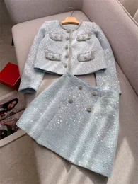 2024 Spring Sky Blue Solid Color Beading Two Piece Dress Set Lång ärm Runda nacke Tweed Single-Breasted Coat + Buttons Kort kjol Set Two Piece Suits W3D283959