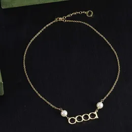 Collana di design di ultimo stile, ottone d'oro 18 carati, collana di perle monogramma, classica, elegante, altamente riconoscibile, gioielli, Natale, San Valentino, Anniversario