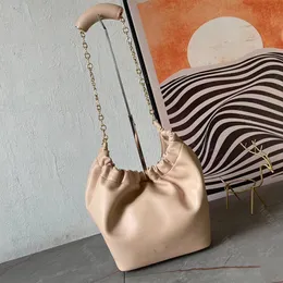 Diseñador de calidad Squeeze Hobo Bags en cuero de napa Bolsos de un solo hombro Bolsas de compras de gran capacidad Cadena de hardware dorada Baguette Monedero de moda para mujer