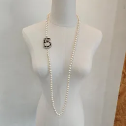 2023 Collier de pendentif à longue chaîne de qualité de luxe avec perles de coquille de nature et diamant scintillant dans un plaqué or 18K AVEC BOX STAM269T