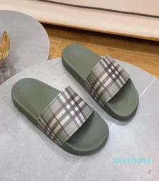 Par av högsta kvalitet Fashion Men039S Women039S gummidesigner Slides tofflor Sandaler Skor Slide Summer Wide Ladys Flat Flip