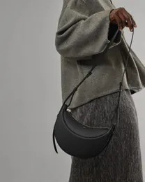 Axeldesignväska kvinnors crossbody väska svart brun kohud halvmåne påse hobo axel rem äkta läder hight kvalitet väska klassisk axelväska med låda