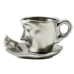 Silver Face Ceramic Coffee Cup Imitation Metal Abstract Art Figure Kissing Teacup Par Presentkontor Mugg Frukost Milk Mug Home 231228