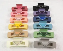 Luxury Geometric P Letter Frosting Clamps Women Square triangle Hair Clips Large Hairpin Crab Solid Color Claw Clip for Girl Desig5159349