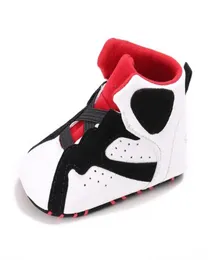 First Walker Spring och Autumn Baby Shoes Pu Leather Newborn Boys Girls Infant Prewalker Sneakers Shoe8043517