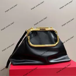 Modemarkentasche Designer-Schulterhandtasche Luxus Neue Clip-Buchstabe Metall Einfache Atmosphäre Wolkentasche v Französische Knödel Eine Schulter-Crossbody-Tasche