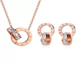 Luxury Elegant Love Numeral Crystal Necklace مجموعة الرومانية الأرقام الأقراط للنساء للأزياء مصممة الاتجاه القلادة من الفولاذ المقاوم للصدأ 8999829