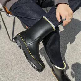 Mężczyźni Rażący deszczowe przeciw składowi wodoodporne buty rybackie z pluszowym ciepłym męskim butem w połowie kalfmy plus rozmiar 40-45 231228