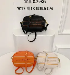 Новая женская сумка для фотокамеры, трендовая модная маленькая квадратная сумка Relievo, универсальные женские сумки через плечо с вышивкой