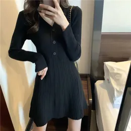 Vestido de punto para mujer, vestidos de ganchillo para mujer, ropa ajustada Beig con cuello en V, algodón de lujo, tejido de otoño e invierno 231229