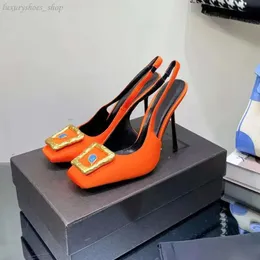 Square Button Dekoracyjne sztylet designerskie buty wieczorowe buty satynowe jedwab gładki 11 cm słynne designerskie sandały sandały spiczasty palce luksusowe 100% prawdziwa skóra