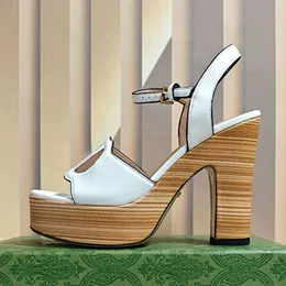 Plateausandalen Designer Damen High Heel Holzabsatz 12 cm Mode ausgehöhlte Ledersandale Verstellbare Sommer Strand Hochzeit Party Schuhe mit Box 507