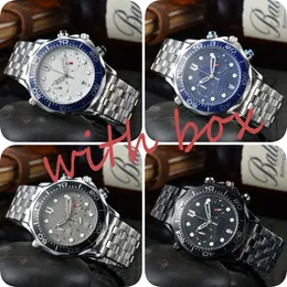 Montre Men Watch Quartz عالية الجودة مصمم الساعات 42 ملم حزام حزام مزخرف الياقوت chronograph حركة الرسغ