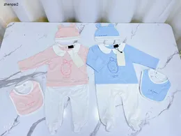 Luxus-Jumpsuits für Kinder, Designer-Body für Kleinkinder, Größe 0–18, dreiteilig, hochwertiger Einteiler für geborene Babys, Cartoon-Mütze und Schal, 20. Dezember