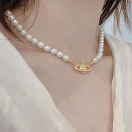 Viviennely Westwoodly Natürliche Süßwasserperlenkette weibliche Saturn-Schlüsselbeinkette vielseitiges Design High-Sense-Halskette