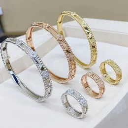 Designer di gioielli Bracciale di lusso VCF Caleidoscopio Bracciale in oro 18 carati Van Clover con cristalli scintillanti e diamanti Regalo perfetto per donne e ragazze CMKS